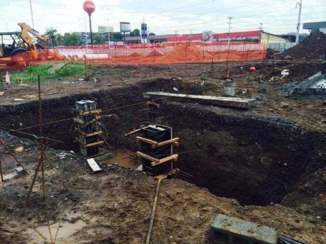 Excavación y movimiento de tierra, City Plaza
