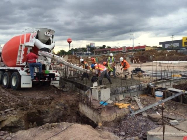 Vaciado de concreto, City Plaza